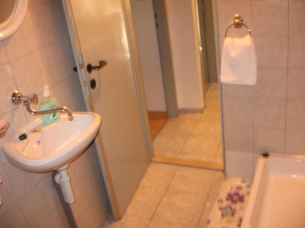 Apartments Darinka Skradin Phòng bức ảnh